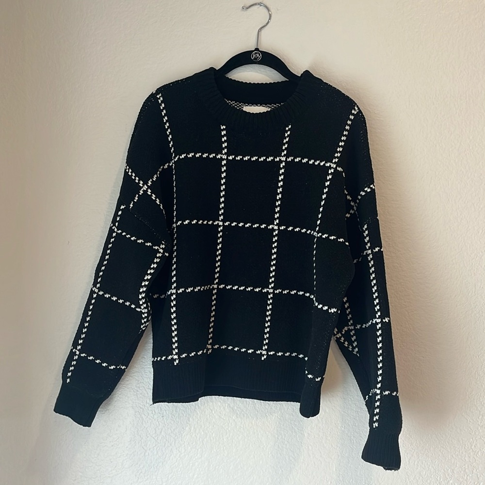 Black & white Abercrombie sweater